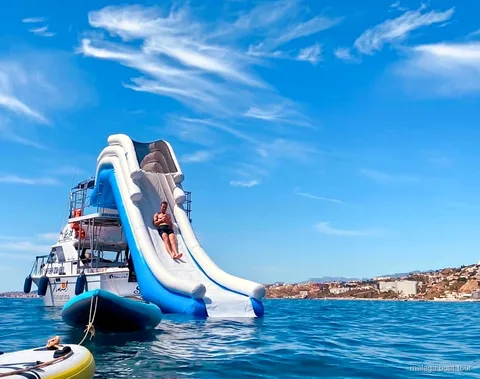 Glijbaan en snorkelen tijdens de dolfijnen snorkelen boottocht malaga
