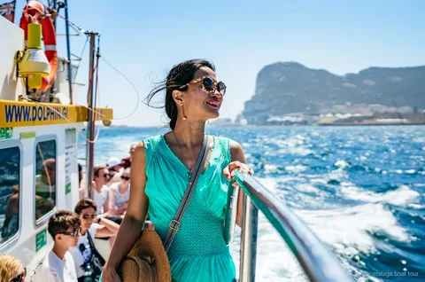 Barco de avistamento de golfinhos no Estreito de Gibraltar durante a excursão de um dia desde Málaga