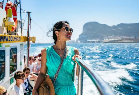 Boot om dolfijnen te spotten op de Straat van Gibraltar tijdens de dagtocht vanuit Malaga