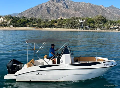 Barca a noleggio sulla Costa del Sol durante il noleggio barca privata a Malaga