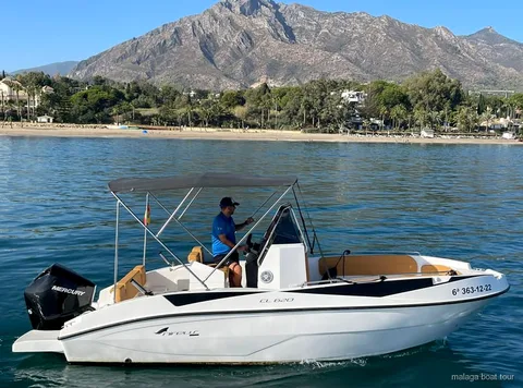 Mietboot an der Costa del Sol während des privaten Boot mieten in Malaga